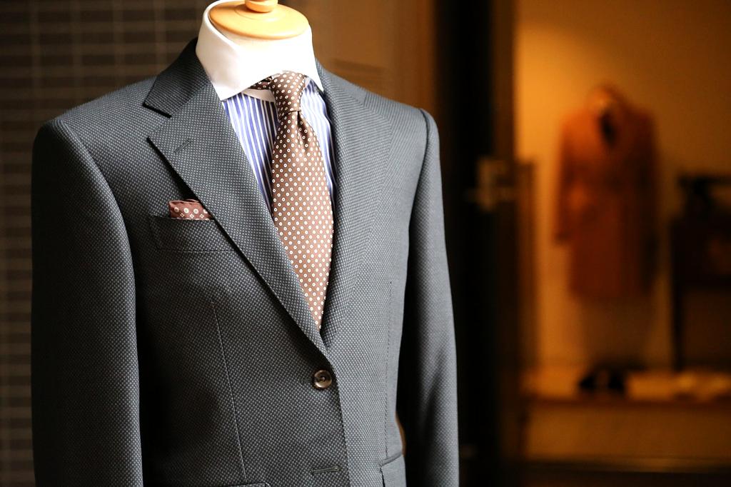 Elegancka sukienka wieczorowa szyta na miarę